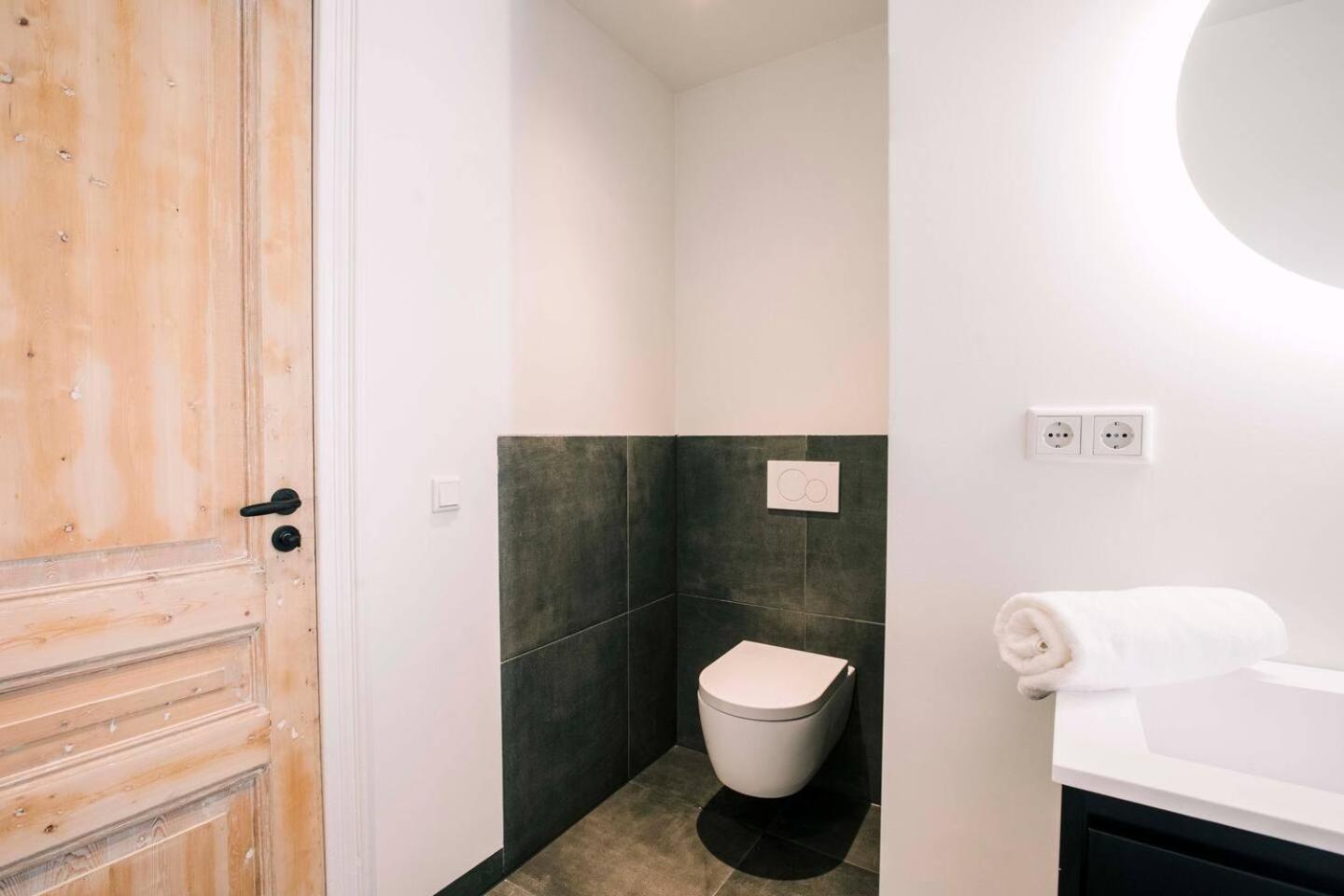 Xxl Loft With Bath Located Stadsvilla Tilburg Exterior foto